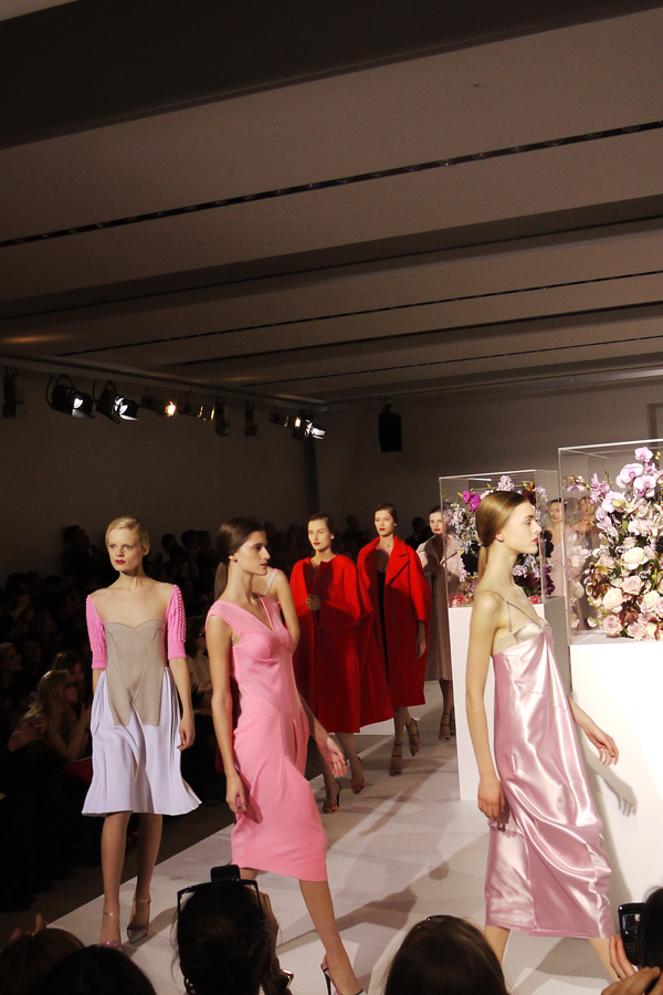 Jil Sander Milan Fashion Week 2012, show สุดท้ายของ Raf Simoms Jil Sander Milan Fashion Week 2012, show สุดท้ายของ Raf Simoms