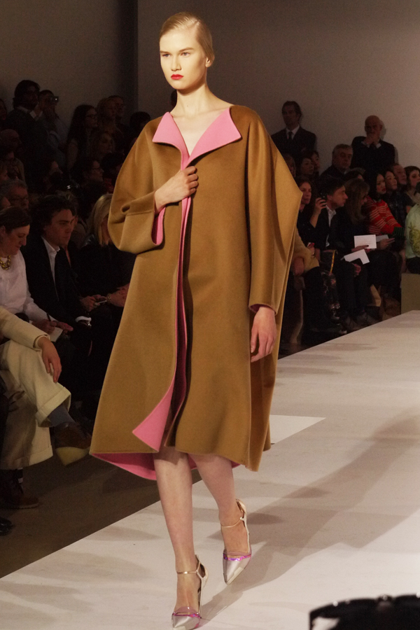 Jil Sander Milan Fashion Week 2012, show สุดท้ายของ Raf Simoms Jil Sander Milan Fashion Week 2012, show สุดท้ายของ Raf Simoms